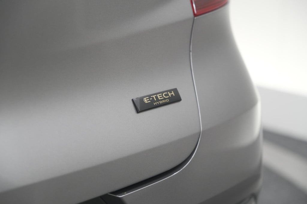 Renault Captur 1.6 e-tech full hybrid 145 techno | trekhaak | navigatie | p