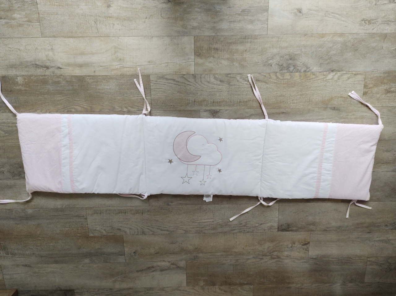 Bedrand of Bed- bumper. Metk: Petite Star. Voor baby's