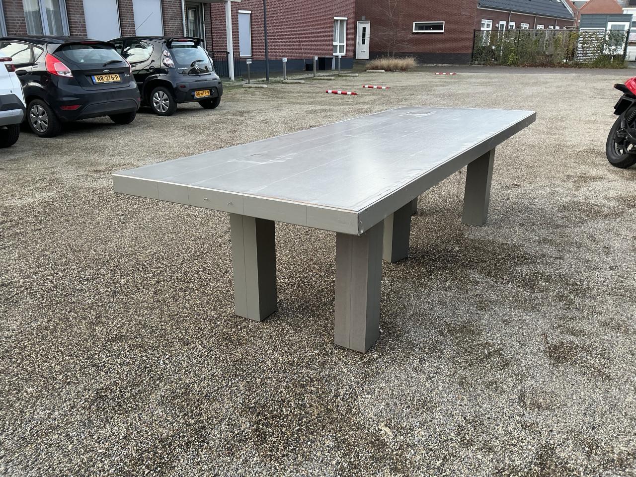 Houten tafel 3.05m. X 1.05m