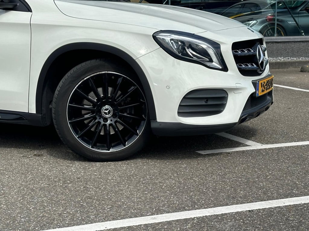 Mercedes-Benz Gla-klasse 250 premium plus l amg-line l panoramadak l led l 