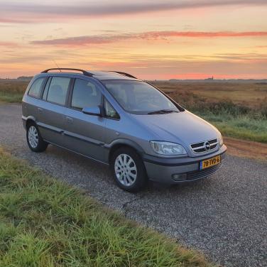Opel Zafira 2.2 16V Elegance Automaat