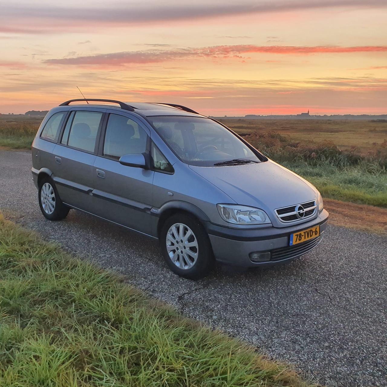 Opel Zafira 2.2 16V Elegance Automaat