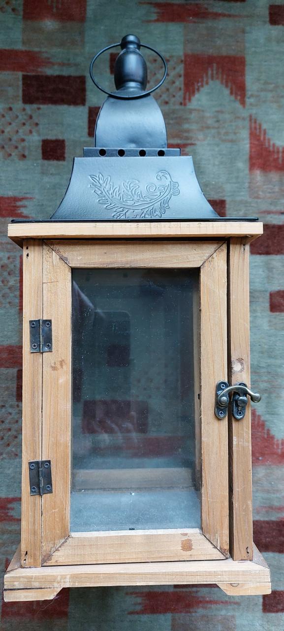 Houten lantaarn H=37 cm.