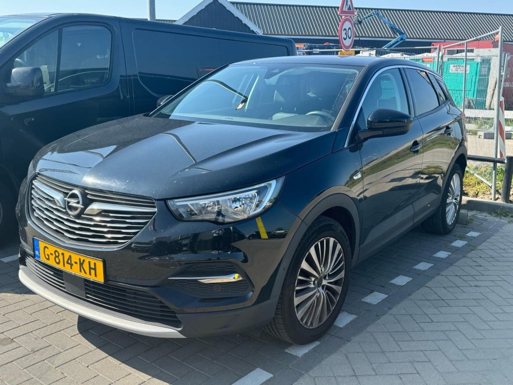 Opel Grandland X 1.2 turbo business executive
