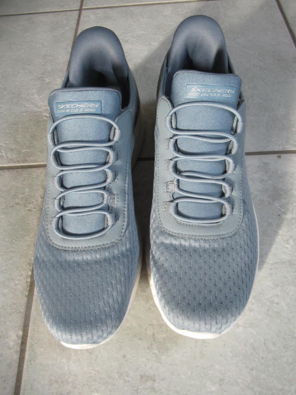 Lichtblauwe slip-ins sneakers van Sketchers, zo goed als nieuw.