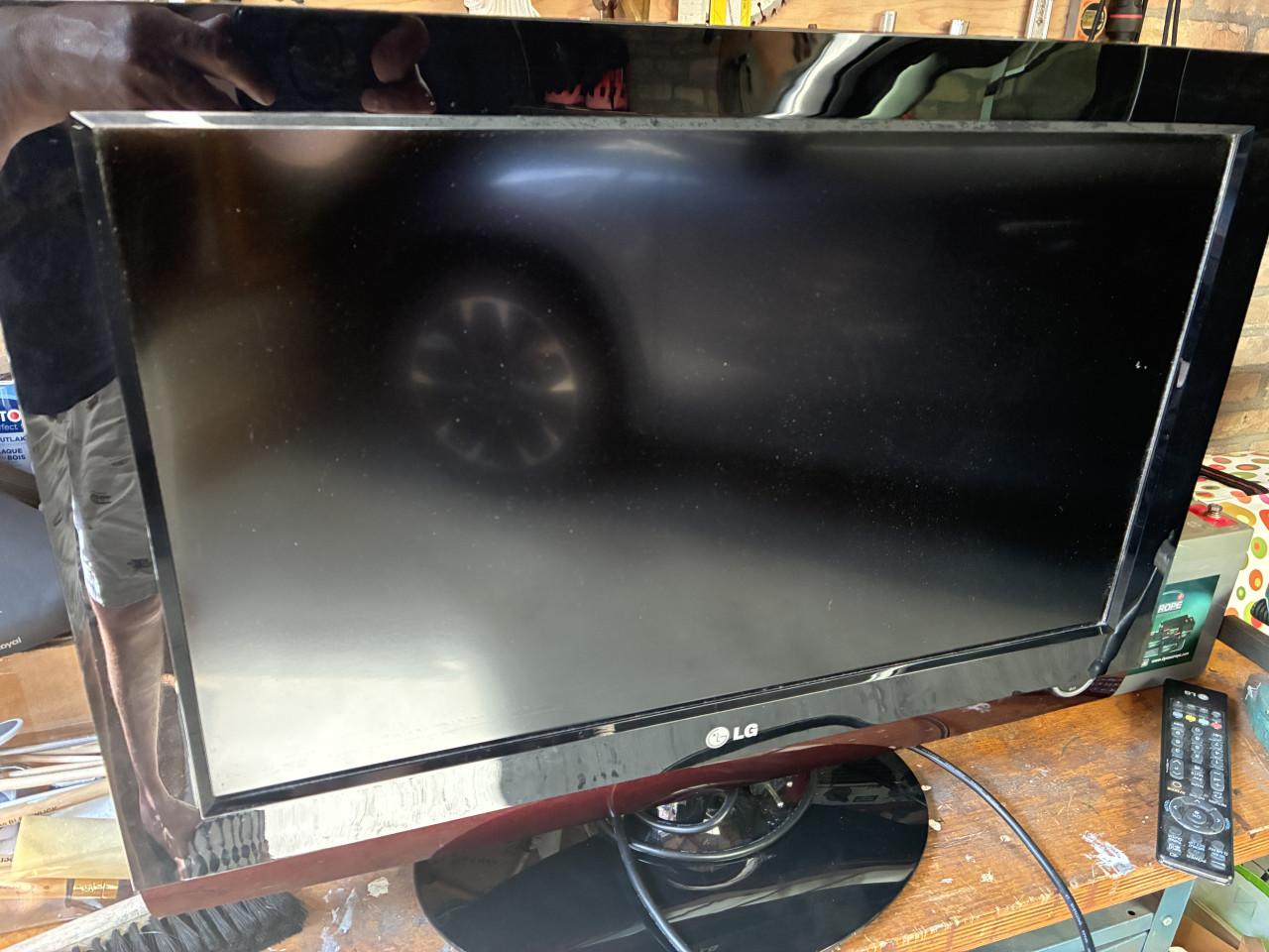 Gratis af te halen; LG televisie met DVD