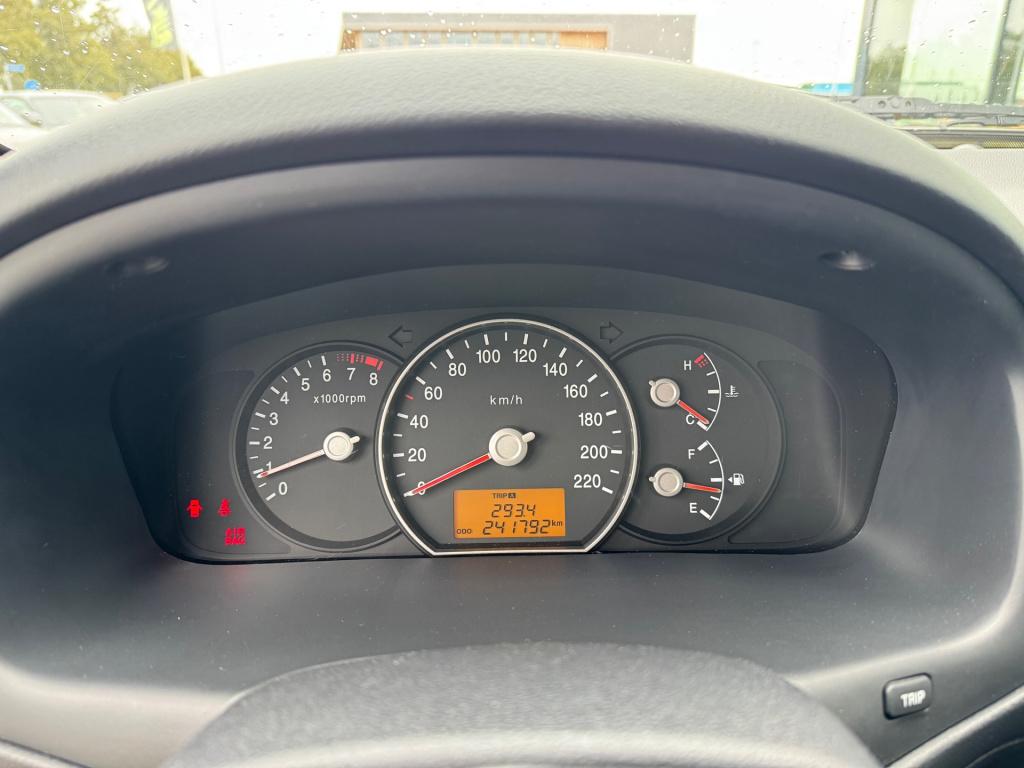 Kia Carens 2.0 cvvt x-tra * airco * trekhaak * apk tot 07-10-2027
