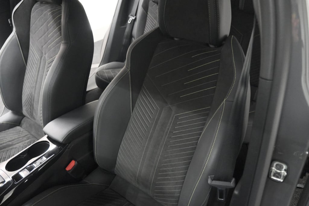 Peugeot 2008 puretech 130 eat8 gt | 360 camera | stoelmassage | adaptieve c