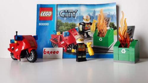 Lego City 60000: brandweermotor met minifiguur