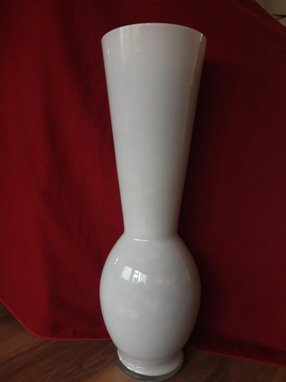 Grote witte glazen vaas