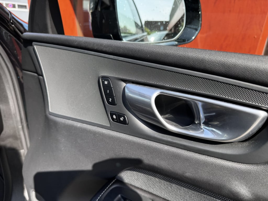 Volvo XC60 2.0 t6 plug-in hybrid awd plus black edition