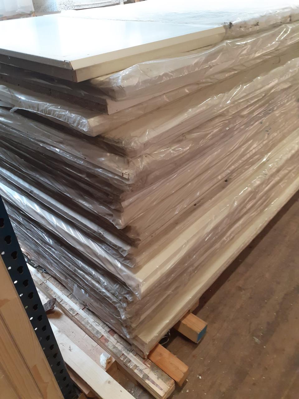 25 nieuwe opdekdeuren 231 x 88-93 voor slechts 50 euro