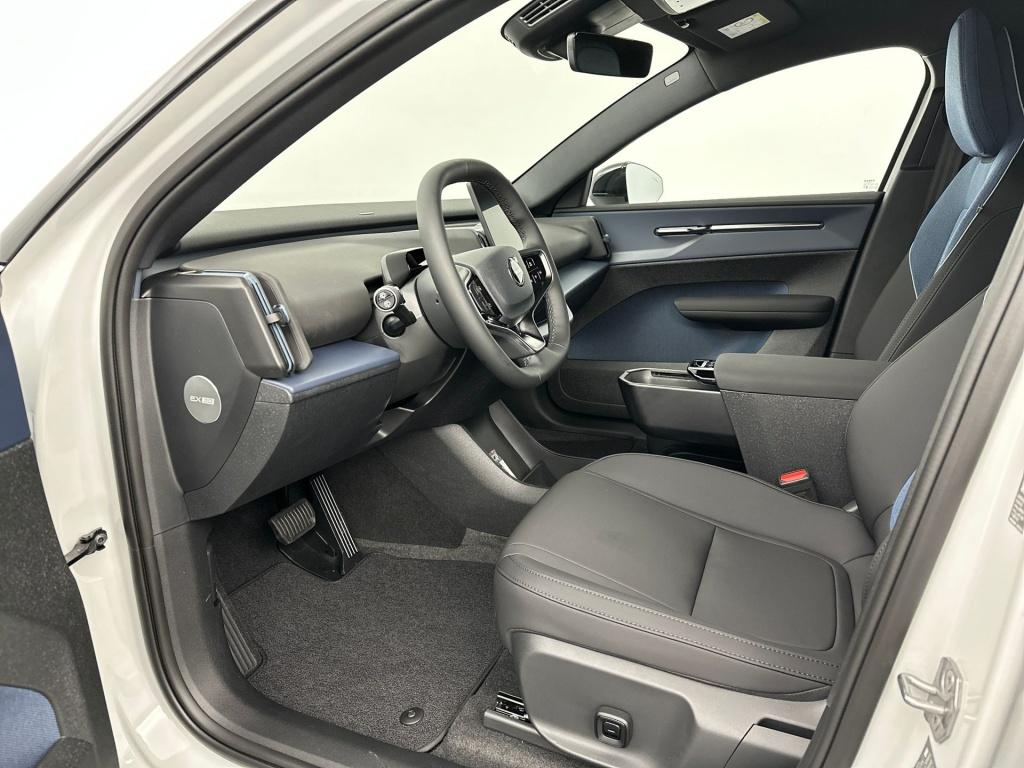 Volvo Ex30 plus europa black edition