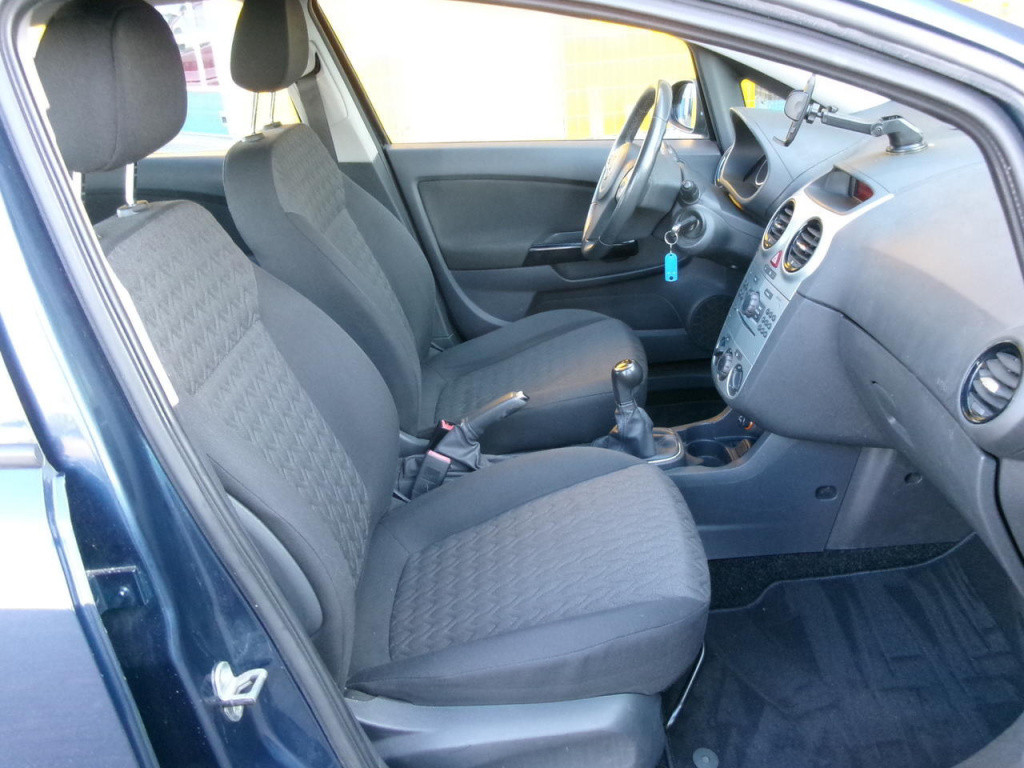 Opel Corsa 1.2-16v airco, cruise-control, trekhaak 5-drs