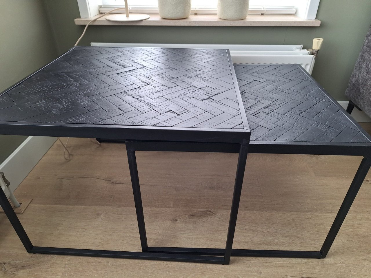 Mooie set salon/ bijzettafels Zwart hout met stalen poten/frame