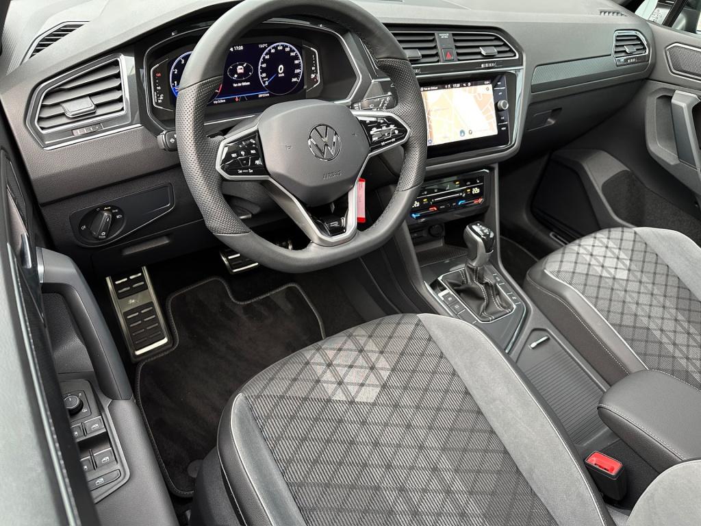 Volkswagen Tiguan 1.5 tsi 150pk dsg r-line | panoramadak | 20 inch | black 