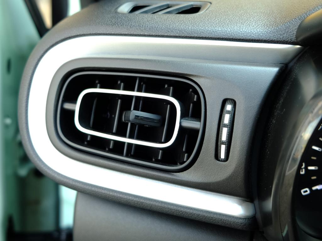 Citroen C3 1.2 puretech 82pk s&s shine | panodak | cruise control | airco |