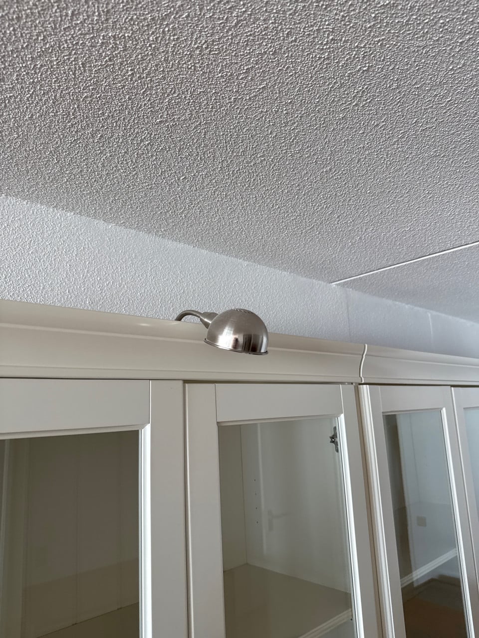 Gratis 3 witte ikea vitrine kasten met verlichting