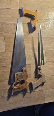 Oude zaag met bladen