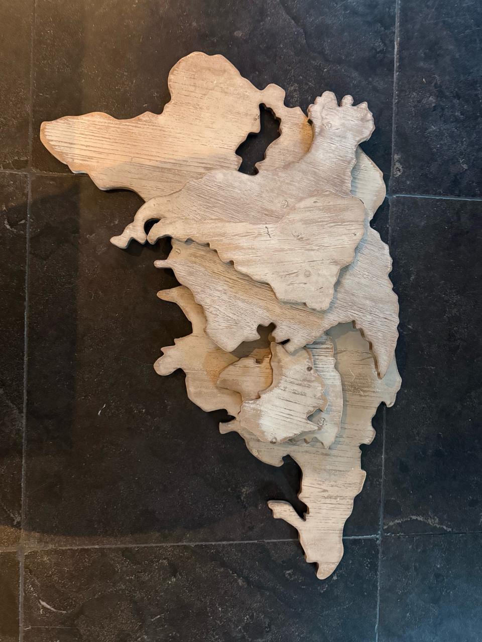 Houten wereldkaart