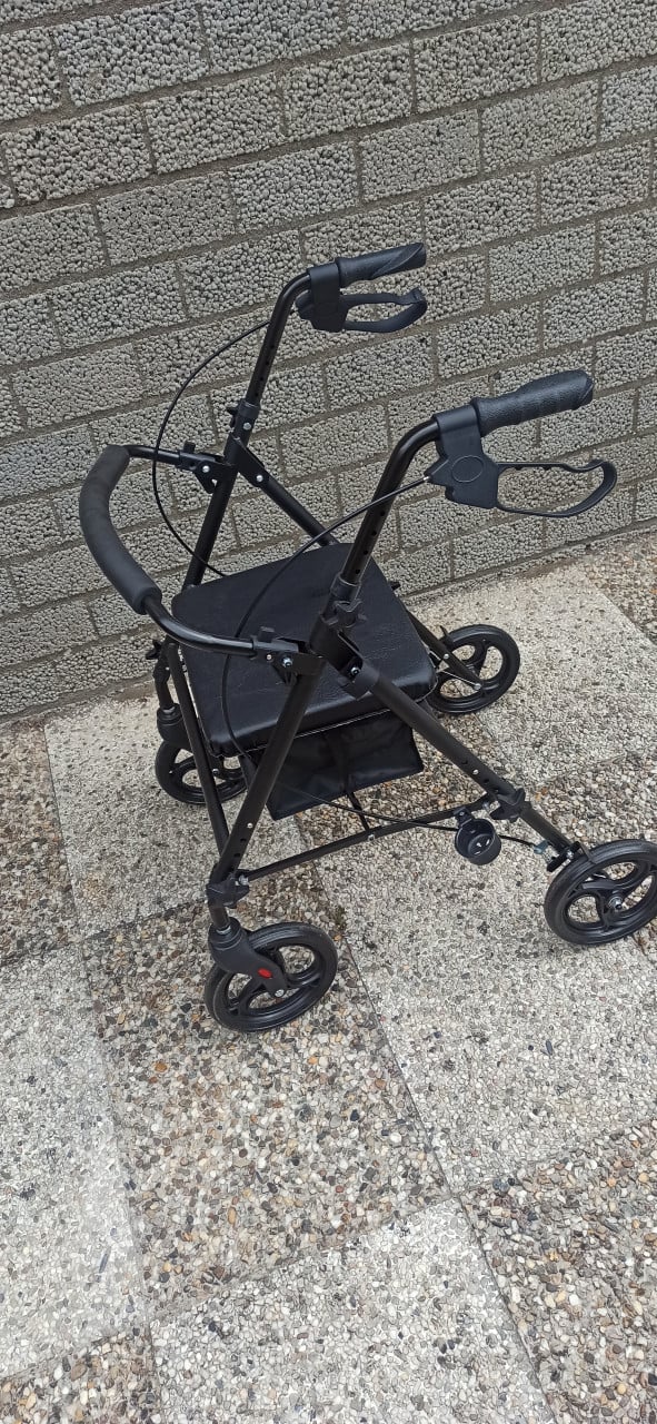Splinternieuwe opvouwbare rollator Lucovitaal