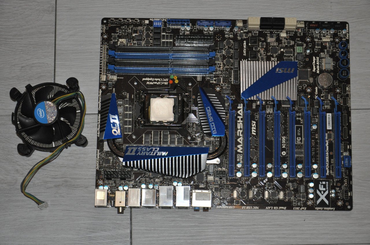 Computerkast coolermaster en 1200watt voeding