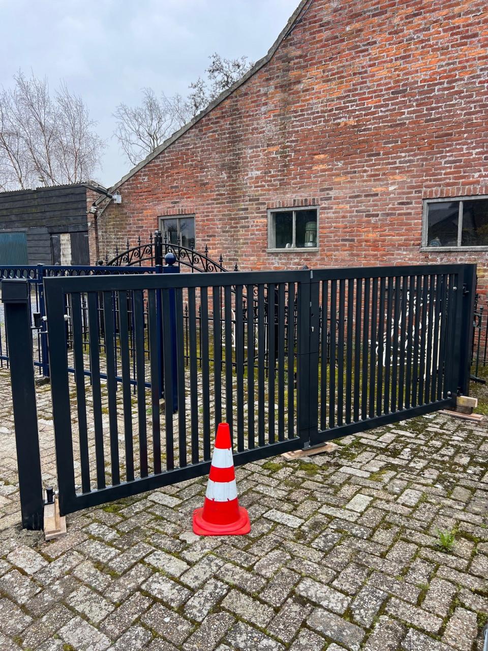 Zware Lamellen Inrijpoort 360 cm breed. NU SLECHTS € 3350,00