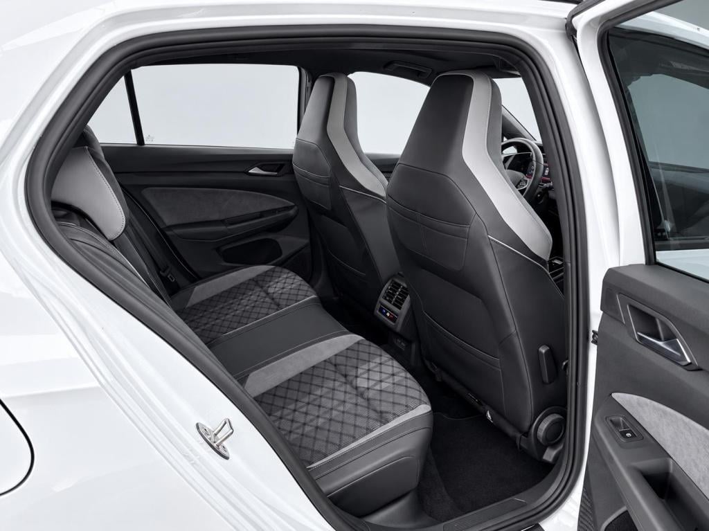 Volkswagen Golf 1.5 etsi r-line business | automaat | panoramadak | 19 inch