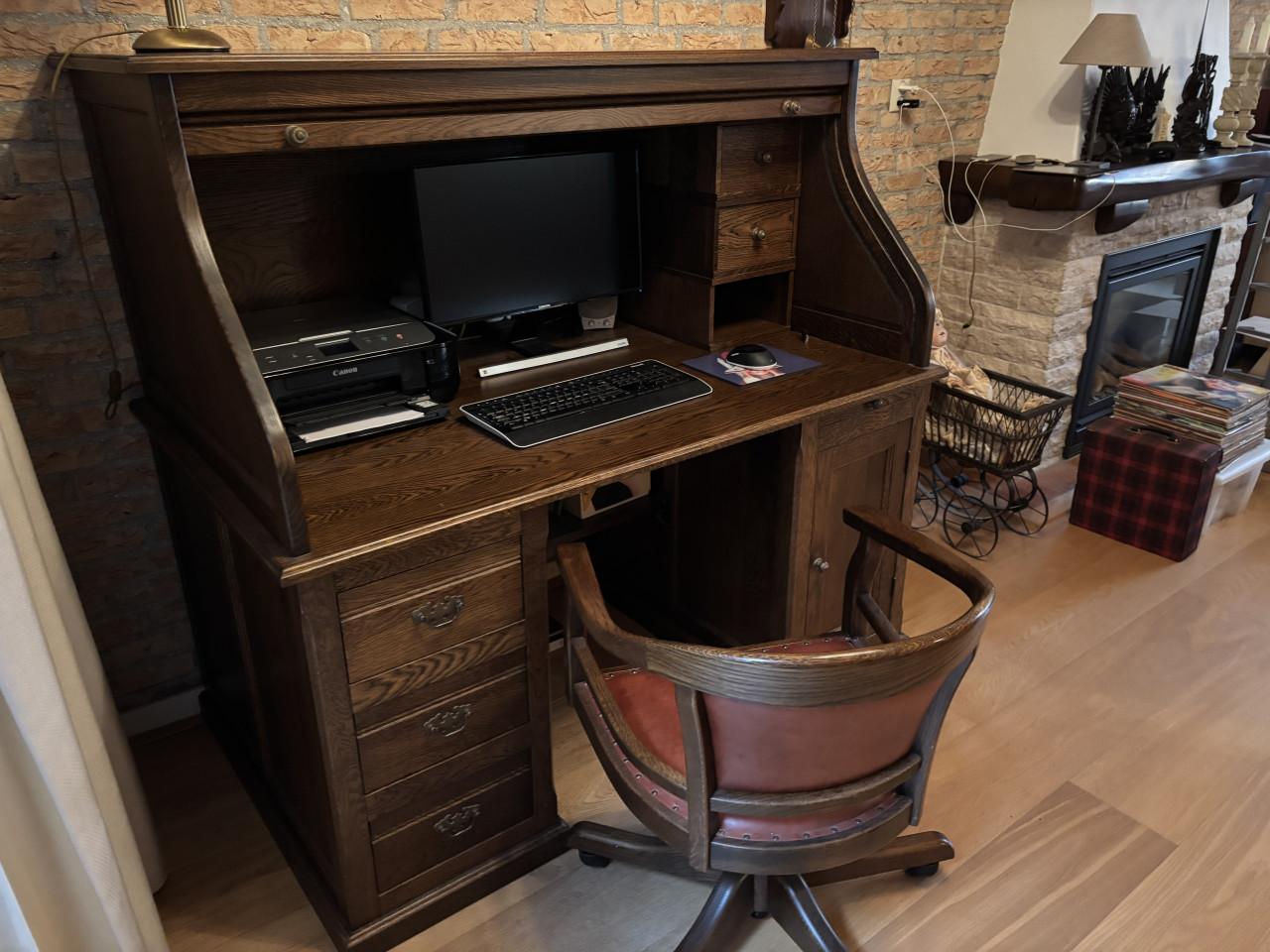 Antiek bureau met bijpassende stoel