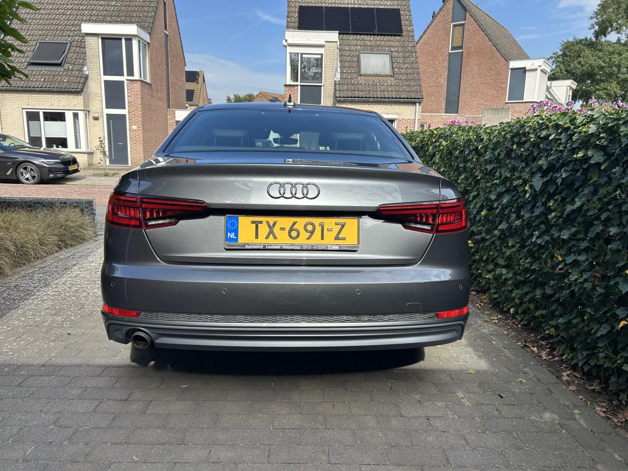 Audi A4 TSFI s-line, antraciet grijs