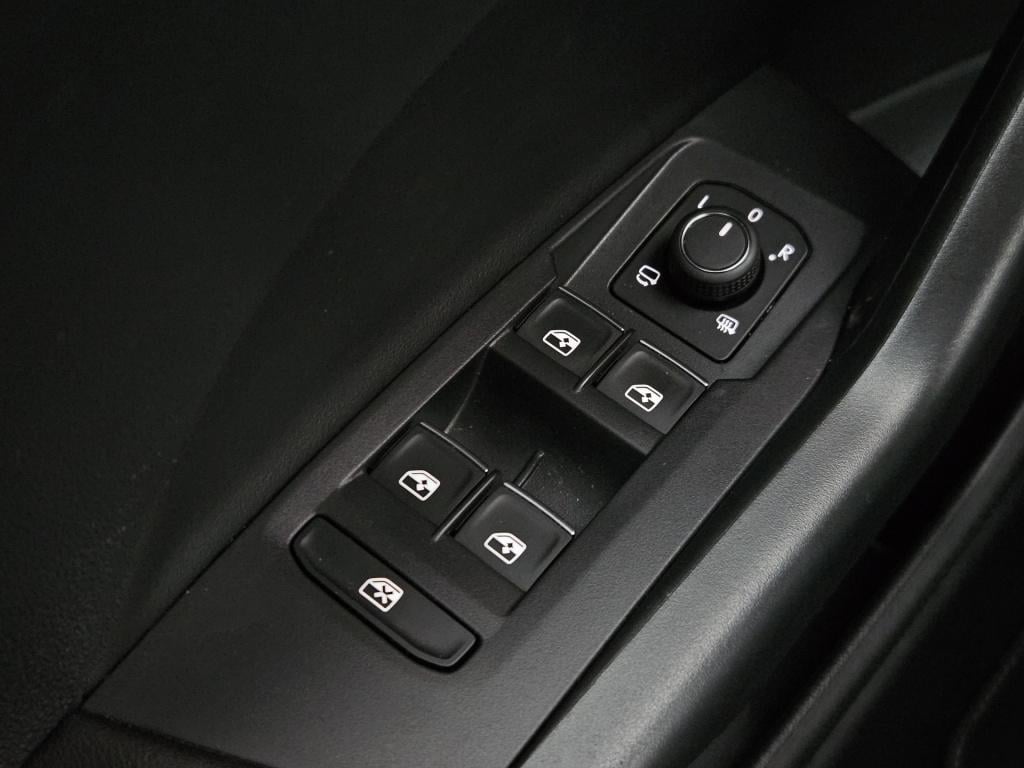 Volkswagen T-cross 1.5 tsi r-line | carplay | stoelverw.