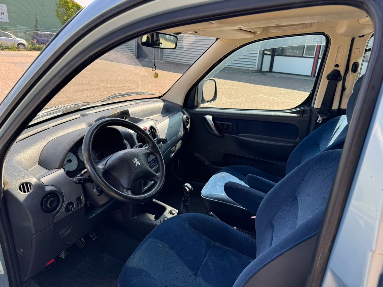 Peugeot partner 1600 benzine bj 2006 1750 euro