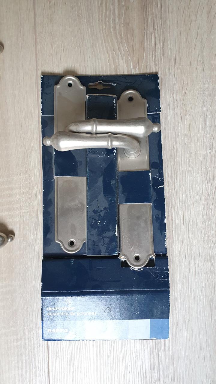 Deurbeslag voor 8 deuren