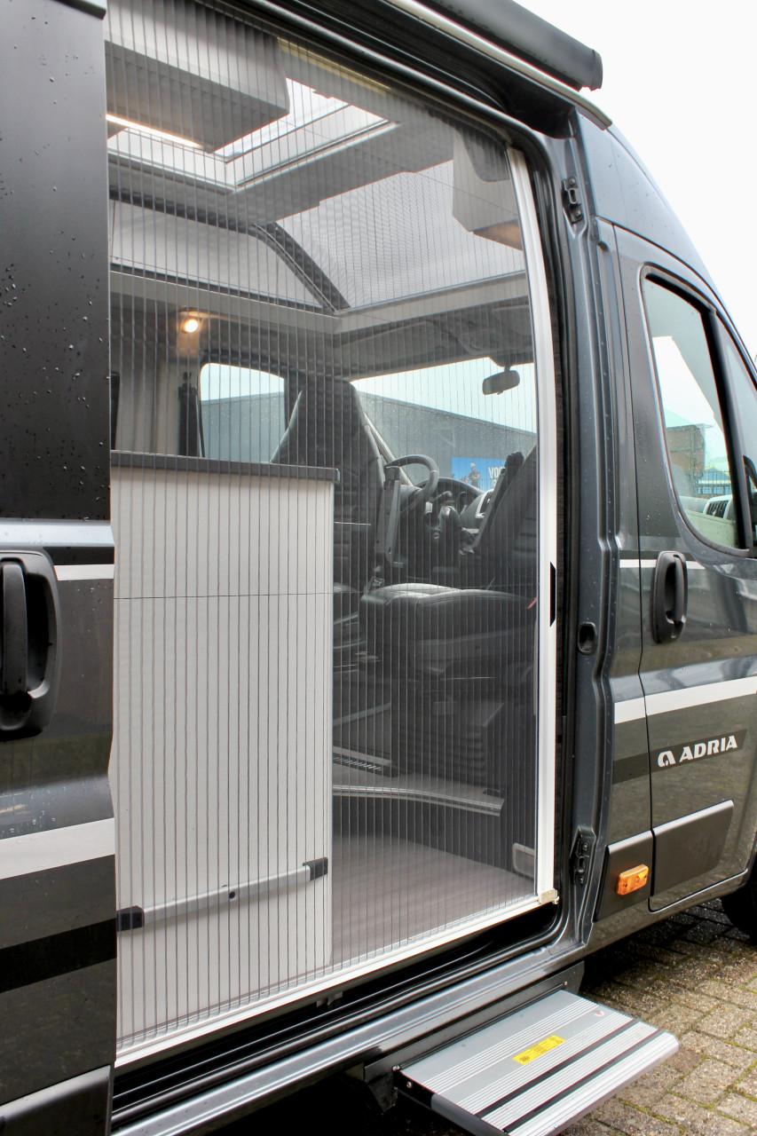 Adria Twin 640SLB(Lengtebedden, Automaat, 30000km, Eerste eigenaar)