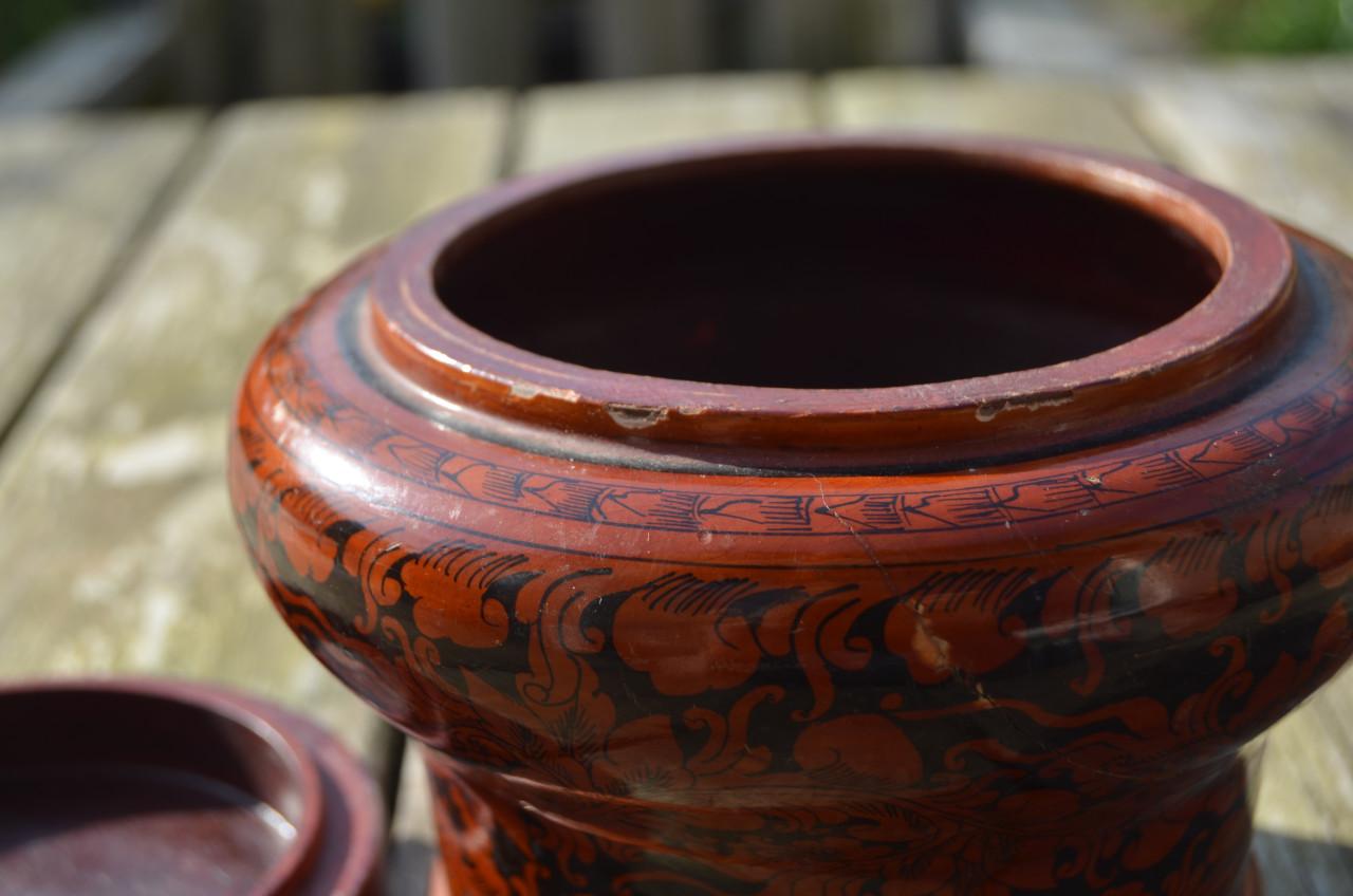 Diverse Japanse en Chinese potjes en blikjes