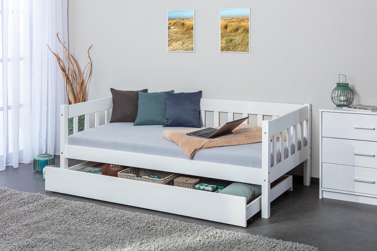 Kinderbed met logeerbed en lades. Een sfeermaker en handig bovendien.