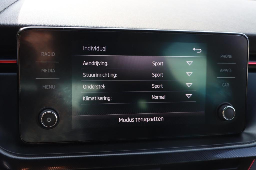 Skoda Scala 1.0 tsi sport business 115pk dsg7