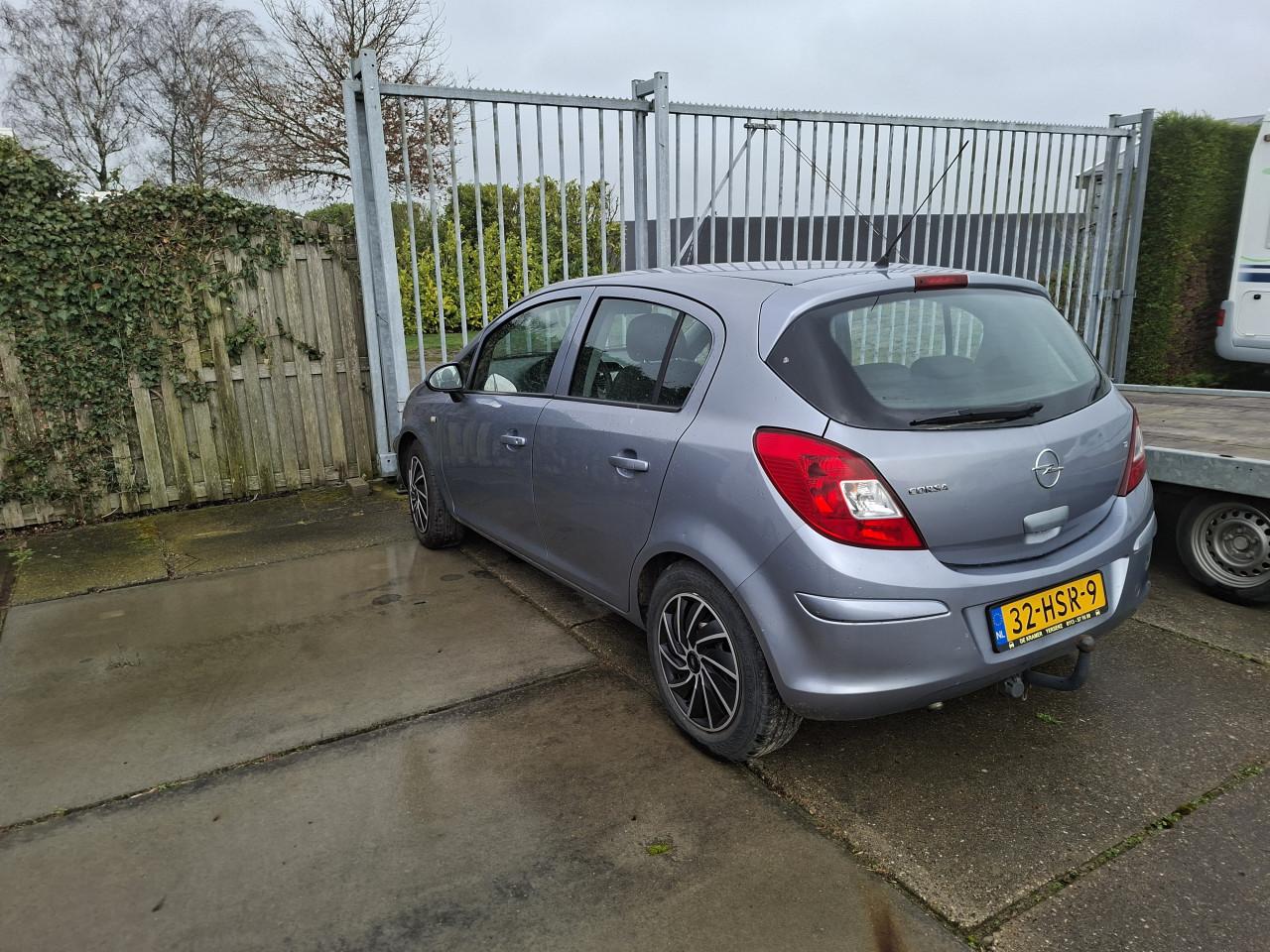 Opel Corsa 1.2 met trekhaak bj. 2008