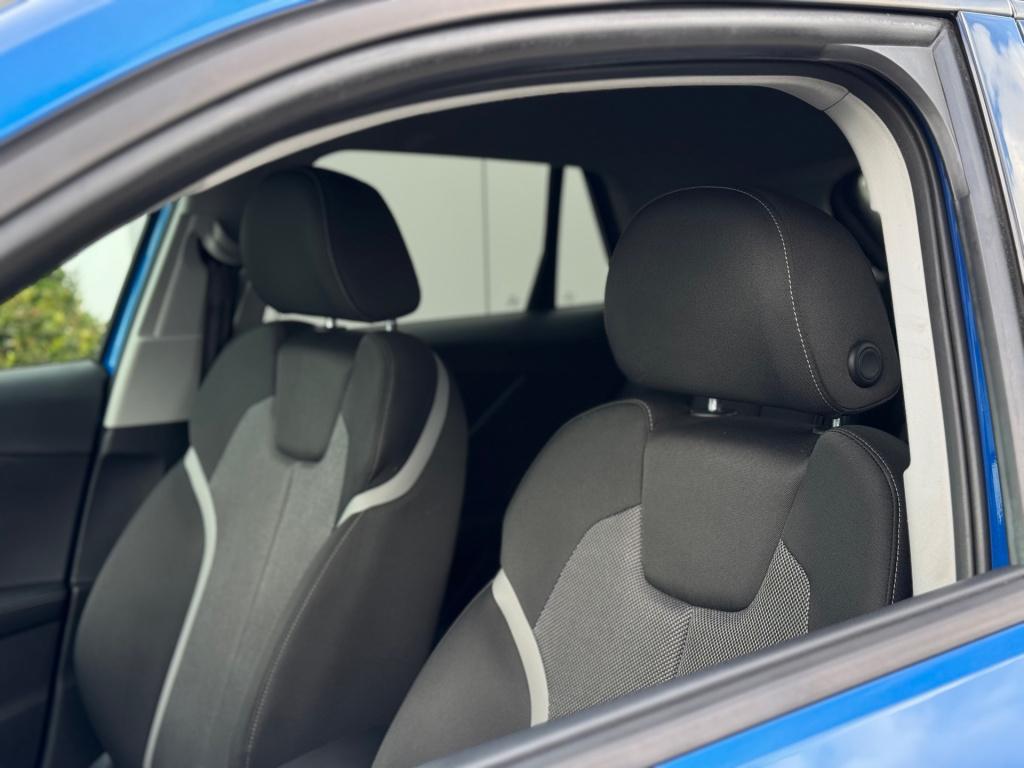 Audi Q2 30 tfsi s-line * matrix led * virtual cockpit * keyless * stoelverw