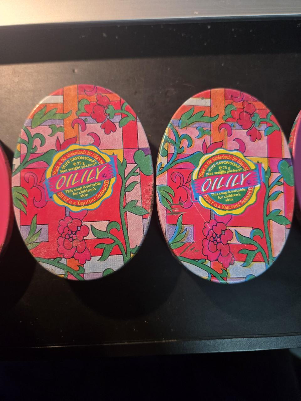 2 vrolijke ovale blikjes Oilily 8.5x6cm