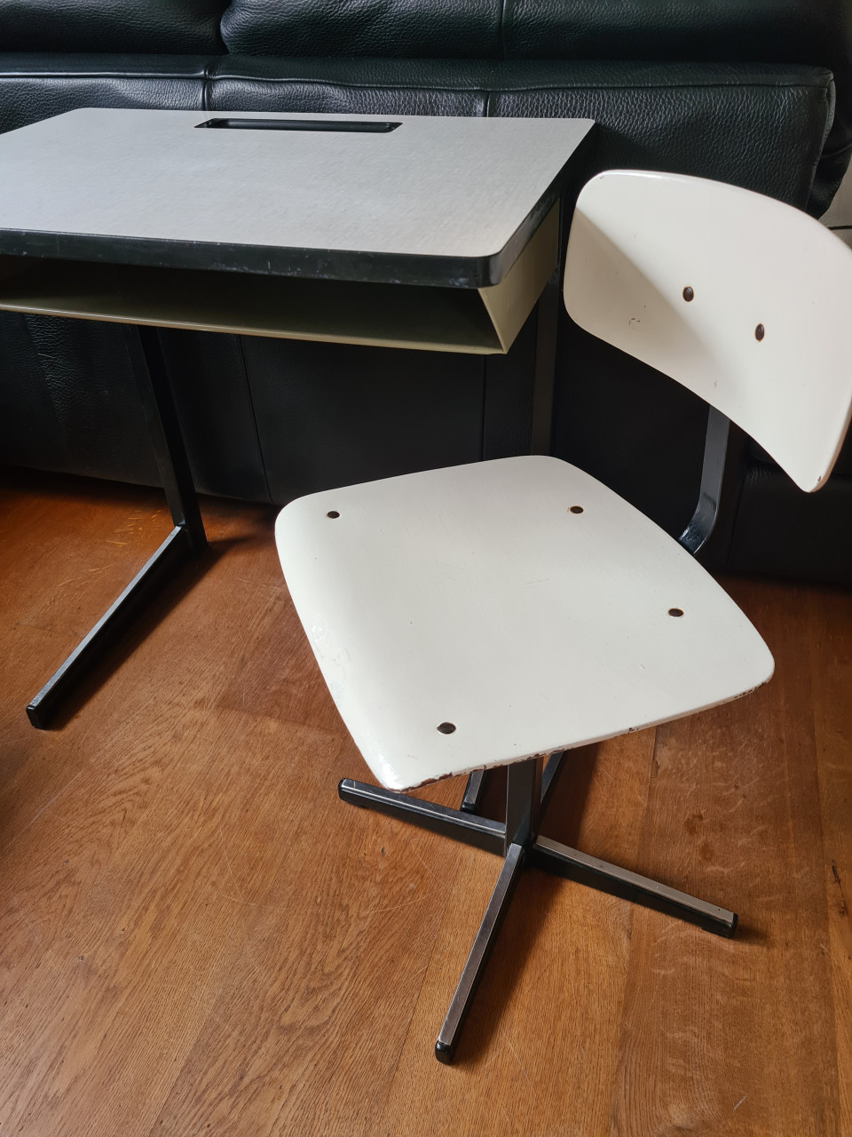 Kindertafel met stoel , setje