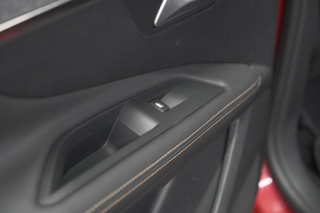 Peugeot 3008 puretech 130 eat6 gt | allseason banden | trekhaak | panoramad