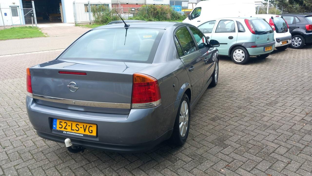 Opel VECTRA 2.2-16v Elegance Navigator sedan bj:2003 airco navigatie