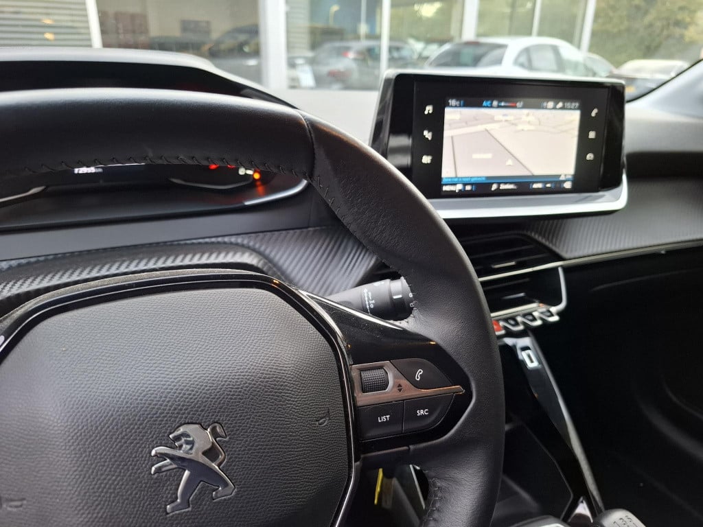 Peugeot 208 1.2 active pack navi/airco/lmv