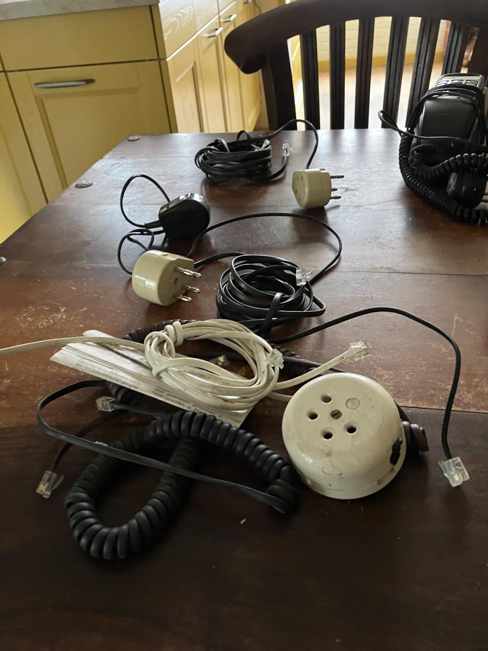 Lot met analoge telefoontoestellen