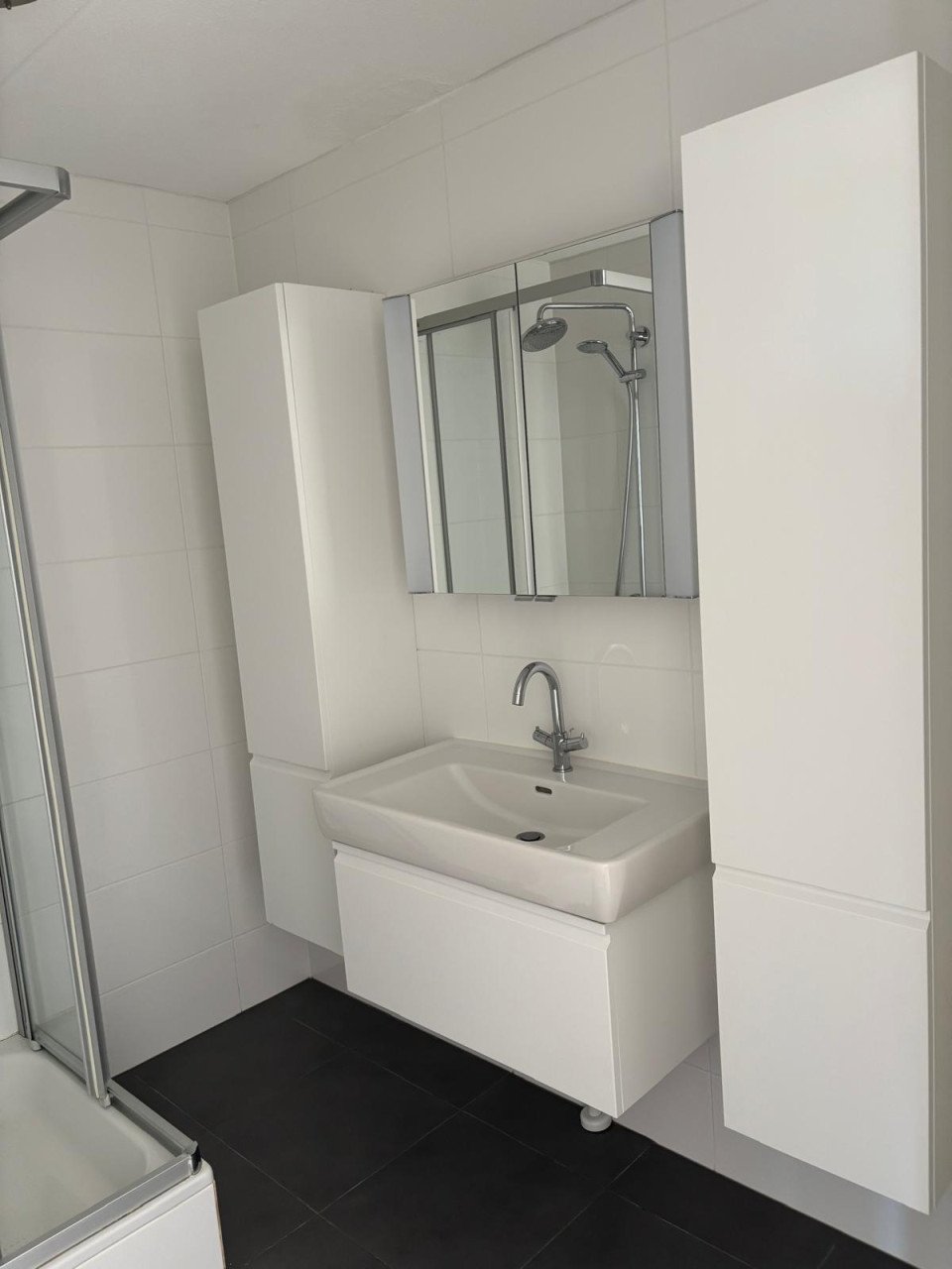 Wit Badkamer meubel met twee hoge kasten