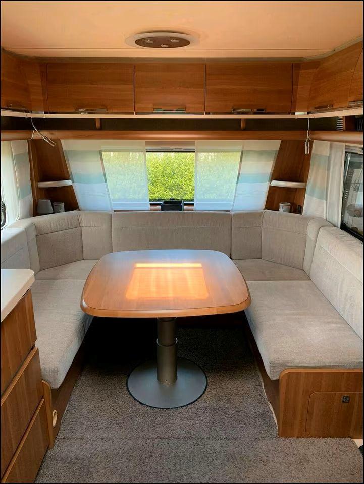 Fendt 700 SGD caravan