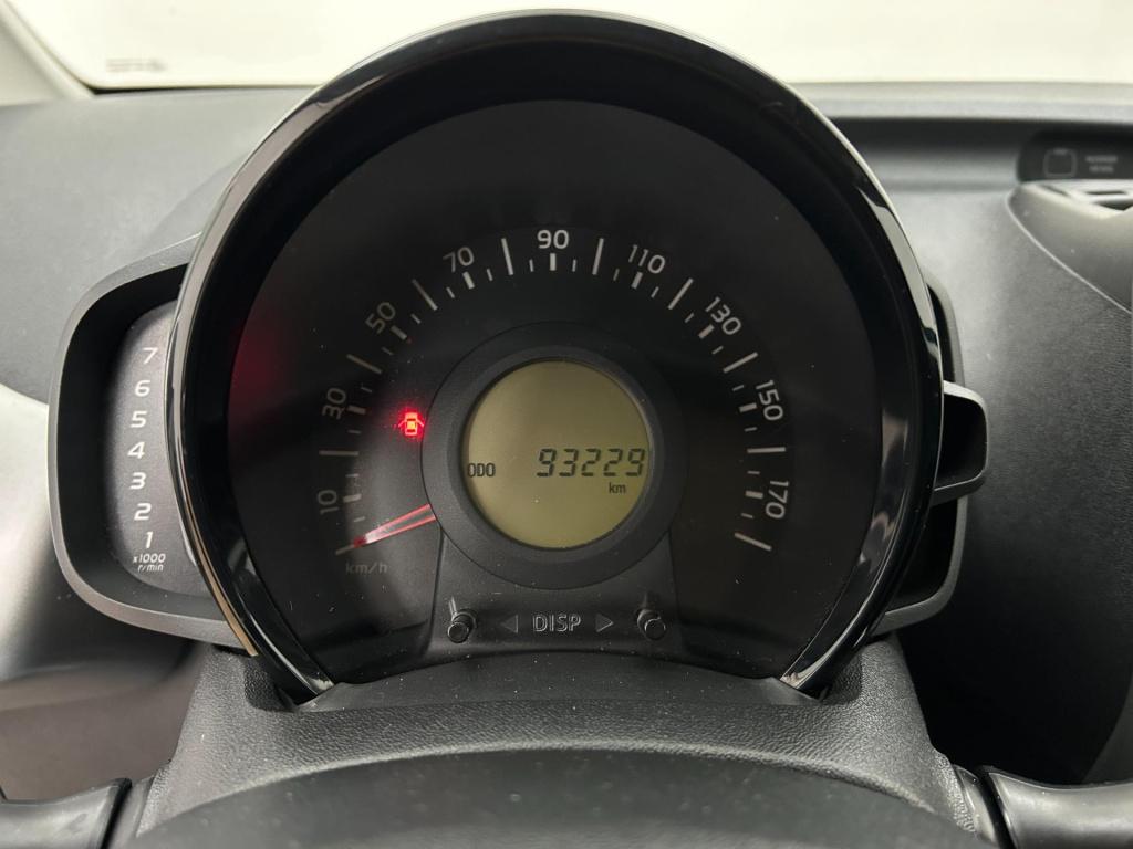 Toyota Aygo occasion 1.0 vvt-i x-play | wit | tweedehands toyota aygo | air