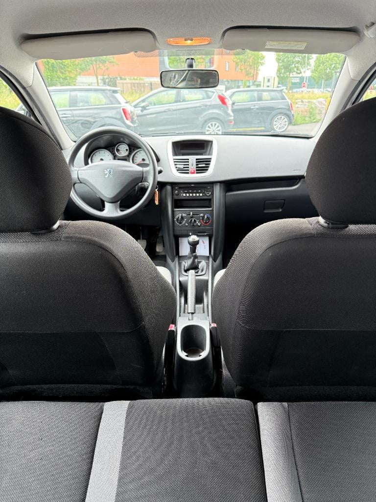 Peugeot 207 1.4 look - airco - nieuwe koppeling