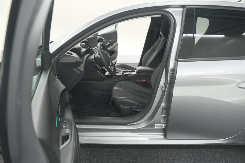 Peugeot 208 puretech 100 allure | camera | navigatie | parkeersensoren | ap